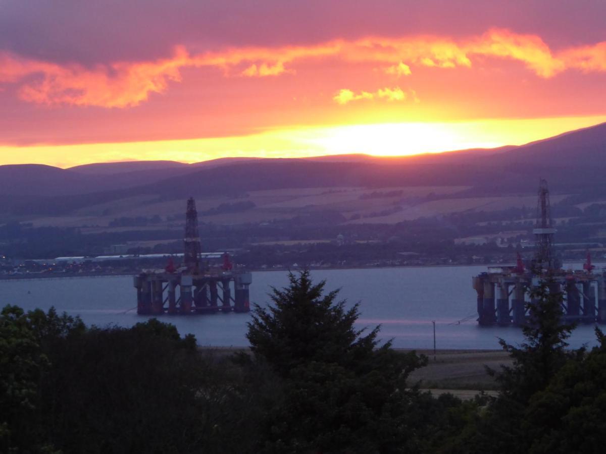 High Fields Bed and Breakfast Cromarty Exteriör bild